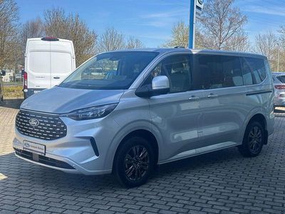 Gebraucht Ford Tourneo Titanium 136 PS (100 kW) 2025 Silber Van / Kleinbus