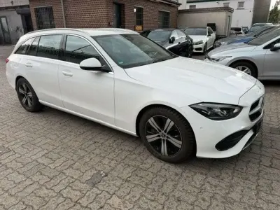 Gebraucht Mercedes C220 Avantgarde 200 PS (147 kW) 2022 Polarweiss Kombi