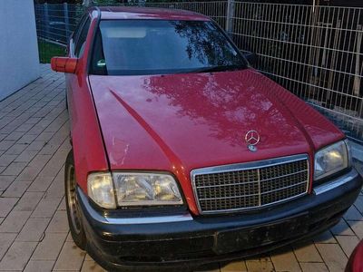 Rot Gebraucht 1996 Mercedes C180 Elegance Limousine | 2.000 €