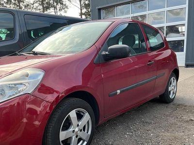 Second-hand Renault Clio II 75 CP (55 kW) 2009 Roșu Hatchback
