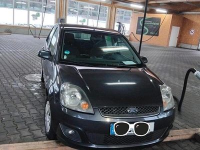 Grau Gebraucht 2007 Ford Fiesta Kleinwagen | 2.200 € (Etwas zu teuer)