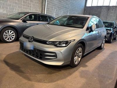 Second-hand VW Golf VIII Life 116 CP (85 kW) 2025 Argintiu Berlinǎ