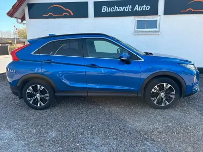 Używany Mitsubishi Eclipse Cross Invite+ 163 KM (119 kW) 2020 Niebieski SUV