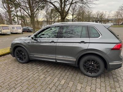 Gebraucht VW Tiguan Highline 150 PS (110 kW) 2017 Grau SUV