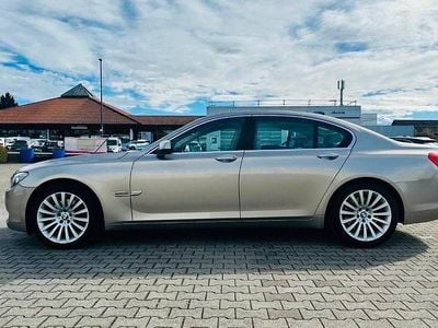 Gold Gebraucht 2010 BMW 740L Limousine | 16.000 €