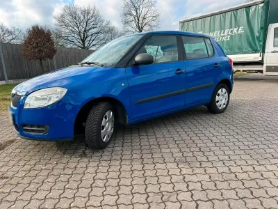 Gebraucht Skoda Fabia 60 PS (44 kW) 2009 Blau Kleinwagen