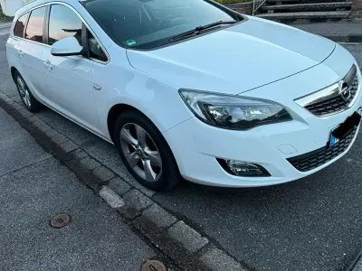 Gebraucht Opel Astra 165 PS (121 kW) 2012 Weiß Kombi