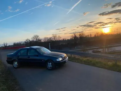 Gebraucht Mercedes C240 170 PS (125 kW) 1999 Blau Limousine