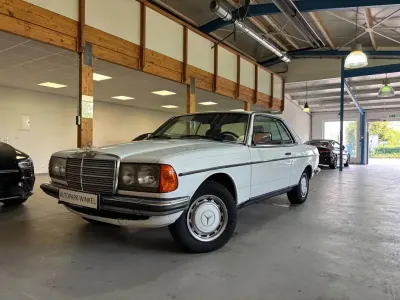 Gebraucht Mercedes 230 136 PS (100 kW) 1981 Weiß