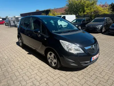 Używany Opel Meriva Design Edition 120 KM (88 kW) 2011 Czarny Minivan