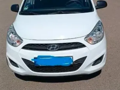 Gebraucht Hyundai i10 Edition 69 PS (50 kW) 2013 Weiß Kleinwagen