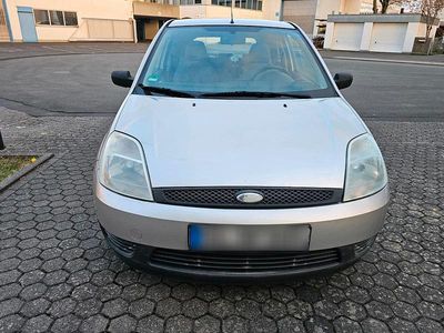 Gebraucht Ford Fiesta 60 PS (44 kW) 2003 Silber Kleinwagen