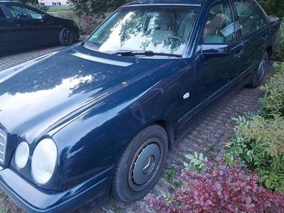 Gebraucht Mercedes 200 136 PS (100 kW) 1998 Blau Limousine