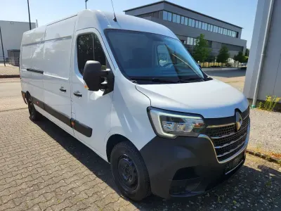 Gebraucht Renault Master Komfort 150 PS (110 kW) 2023 Weiss Van / Kleinbus