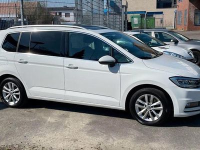 Weiß Gebraucht 2017 VW Touran Highline Van / Kleinbus | 16.500 € (Fairer Preis)