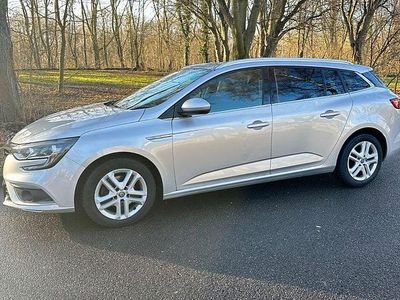 Silber Gebraucht 2017 Renault Mégane GrandTour Intens Kombi | 7.300 €