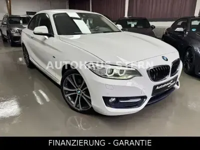 Gebraucht BMW 220 Sport Line 184 PS (135 kW) 2015 Alpinweiss iii Coupé