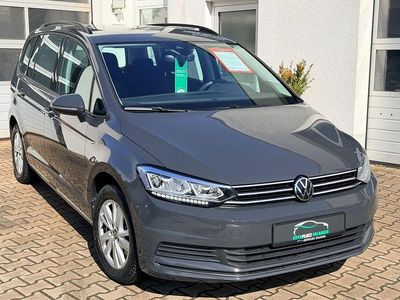 Gebraucht VW Touran Comfortline 150 PS (110 kW) 2023 Grau Van / Kleinbus