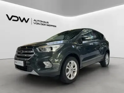 Gebraucht Ford Kuga Titanium 120 PS (88 kW) 2018 Grün SUV