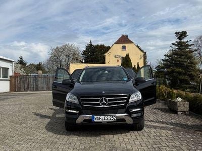 Gebraucht Mercedes ML350 258 PS (189 kW) 2012 Schwarz SUV