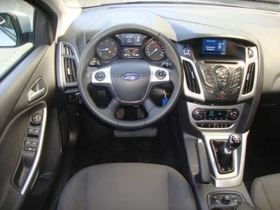 Gebraucht Ford Focus 116 PS (85 kW) 2014 Blau metallic Kombi