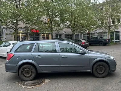 Gebraucht Opel Astra 105 PS (77 kW) 2006 Silber Kombi