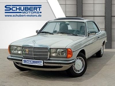 Gebraucht Mercedes 230 109 PS (80 kW) 1980 Grau Coupé