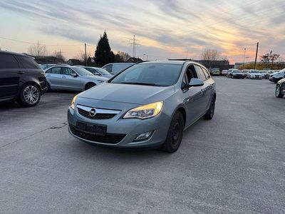 Gebraucht Opel Astra Edition 110 PS (80 kW) 2011 Silbersee/perl silber (m2) Kombi