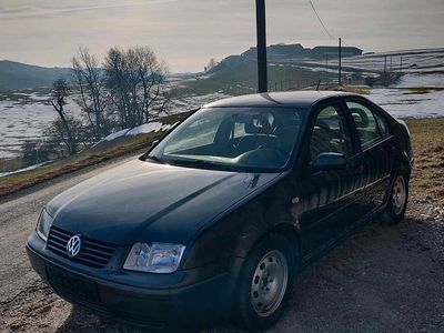 Grau Gebraucht 2000 VW Bora Limousine | 2.600 € (Etwas zu teuer)