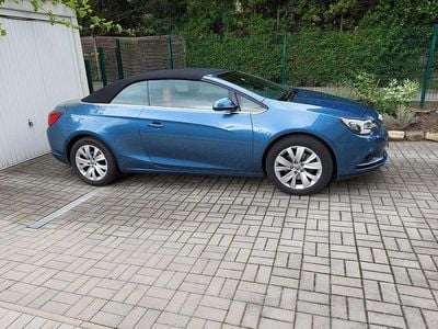 Blau Gebraucht 2015 Opel Cascada Innovation Cabrio | 15.990 € (Etwas zu teuer)