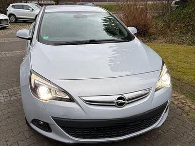Gebraucht Opel Astra GTC 140 PS (102 kW) 2012 Weiß Limousine