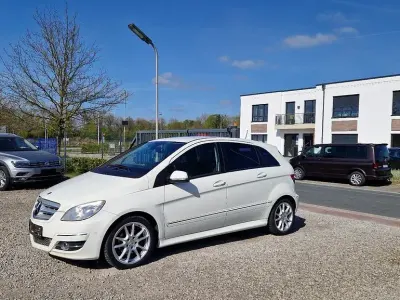 Gebraucht Mercedes B180 109 PS (80 kW) 2011 Weiß Van / Kleinbus