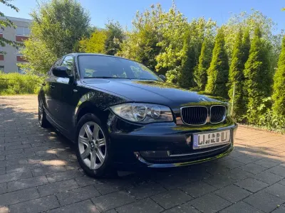 Gebraucht BMW 116 122 PS (89 kW) 2011 Schwarz Kleinwagen