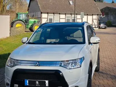 Gebraucht Mitsubishi Outlander P-HEV 203 PS (149 kW) 2014 Weiß SUV
