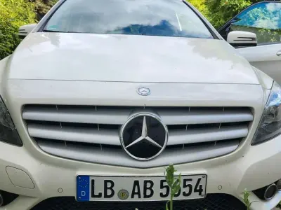 Gebraucht Mercedes B180 122 PS (89 kW) 2012 Weiß Van / Kleinbus
