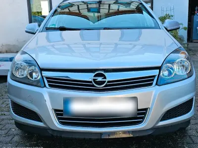 Gebraucht Opel Astra 110 PS (80 kW) 2010 Silber Kombi