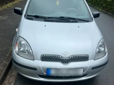 Gebraucht Toyota Yaris 68 PS (50 kW) 2002 Silber Kleinwagen