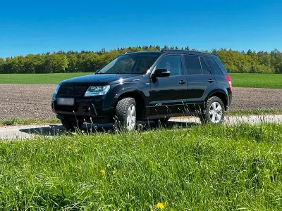 Second-hand Suzuki Grand Vitara 129 CP (94 kW) 2011 Negru SUV