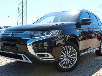 Używany Mitsubishi Outlander P-HEV Edition 224 KM (164 kW) 2019 Czarny SUV