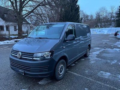 Grau Gebraucht 2015 VW T6 Van | 13.000 € (Fairer Preis)