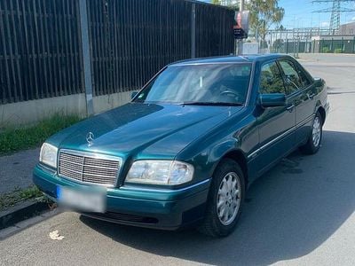 Grün Gebraucht 1996 Mercedes C180 Elegance Limousine | 2.400 €