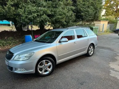 Gebraucht Skoda Octavia Elegance 140 PS (102 kW) 2012 Silber Kombi