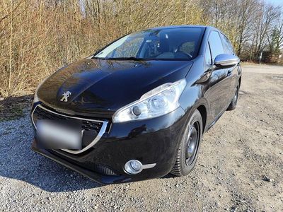 Gebraucht Peugeot 208 Style 81 PS (59 kW) 2015 Schwarz Kleinwagen