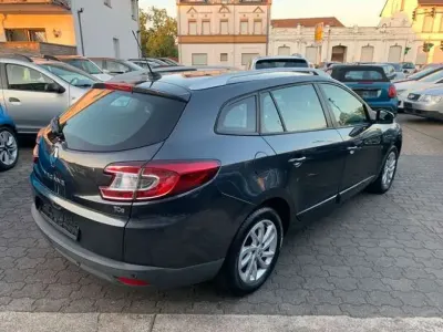 Gebraucht Renault Mégane GrandTour Initiale Paris 132 PS (97 kW) 2013 Schwarz (metallic) Kombi