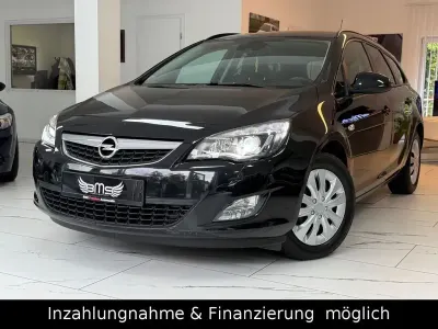 Używany Opel Astra Design Edition 120 KM (88 kW) 2011 Czarny Kombi