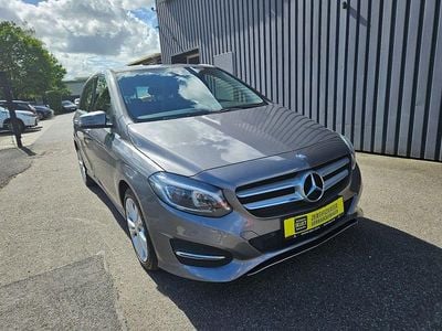 Usado Mercedes B200 Urban 136 HP (100 kW) 2015 Cinzento Monovolume