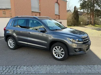Gebraucht VW Tiguan Style 160 PS (117 kW) 2012 Grau SUV