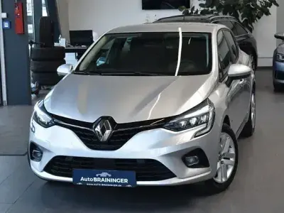Używany Renault Clio V 86 KM (63 kW) 2020 Srebrny Sedan/Limuzyna