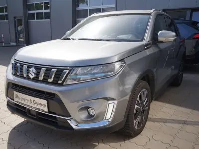 Gebraucht Suzuki Vitara Comfort+ 116 PS (85 kW) 2022 Galactic gray SUV
