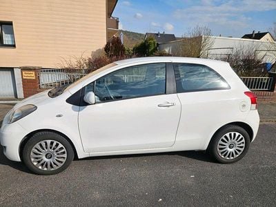 Gebraucht Toyota Yaris 101 PS (74 kW) 2010 Weiß Kleinwagen